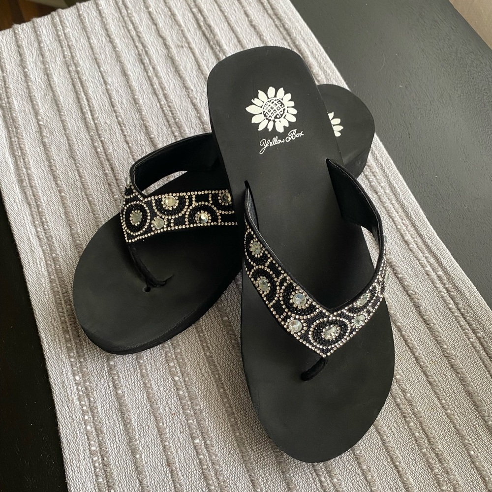 Yellow box black with rhinestones. Small wedge.